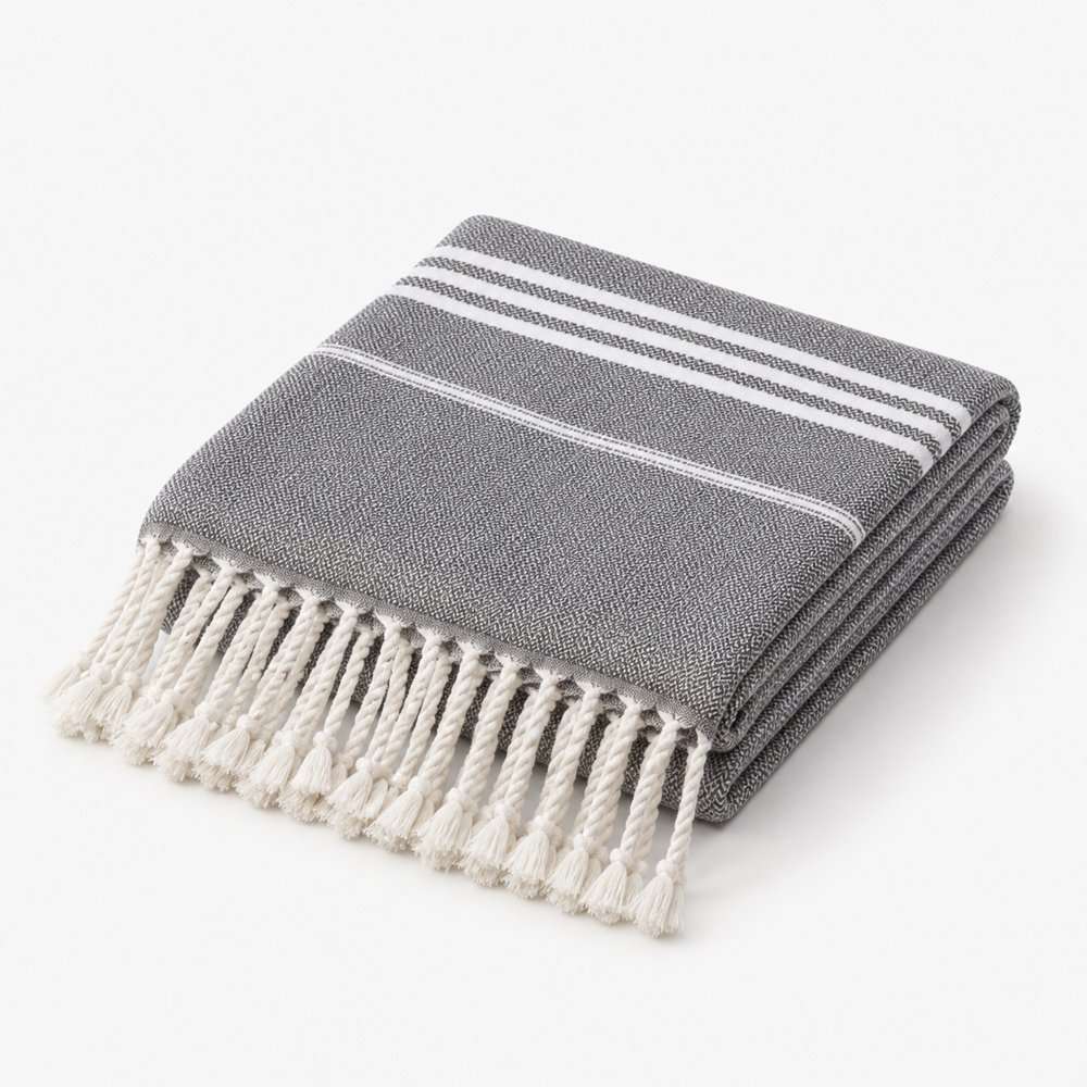 Drap de bain gris tissé à fines rayures blanches et franges
